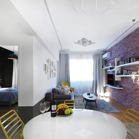 Athenian Apartment In The Center With Jacuzzi Exterior photo