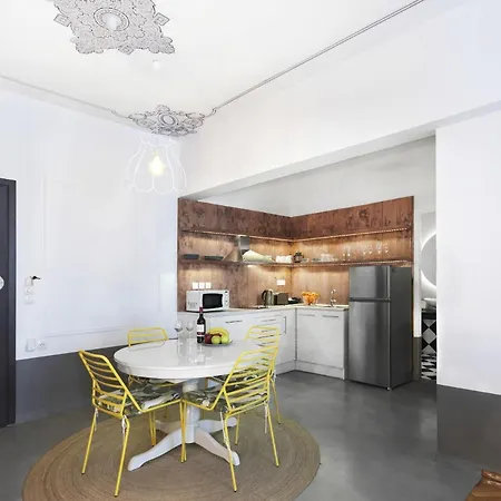 Athenian Apartment In The Center With Jacuzzi Exterior photo