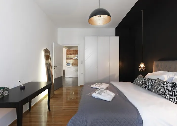 Athenian Apartment In The Center With Jacuzzi
